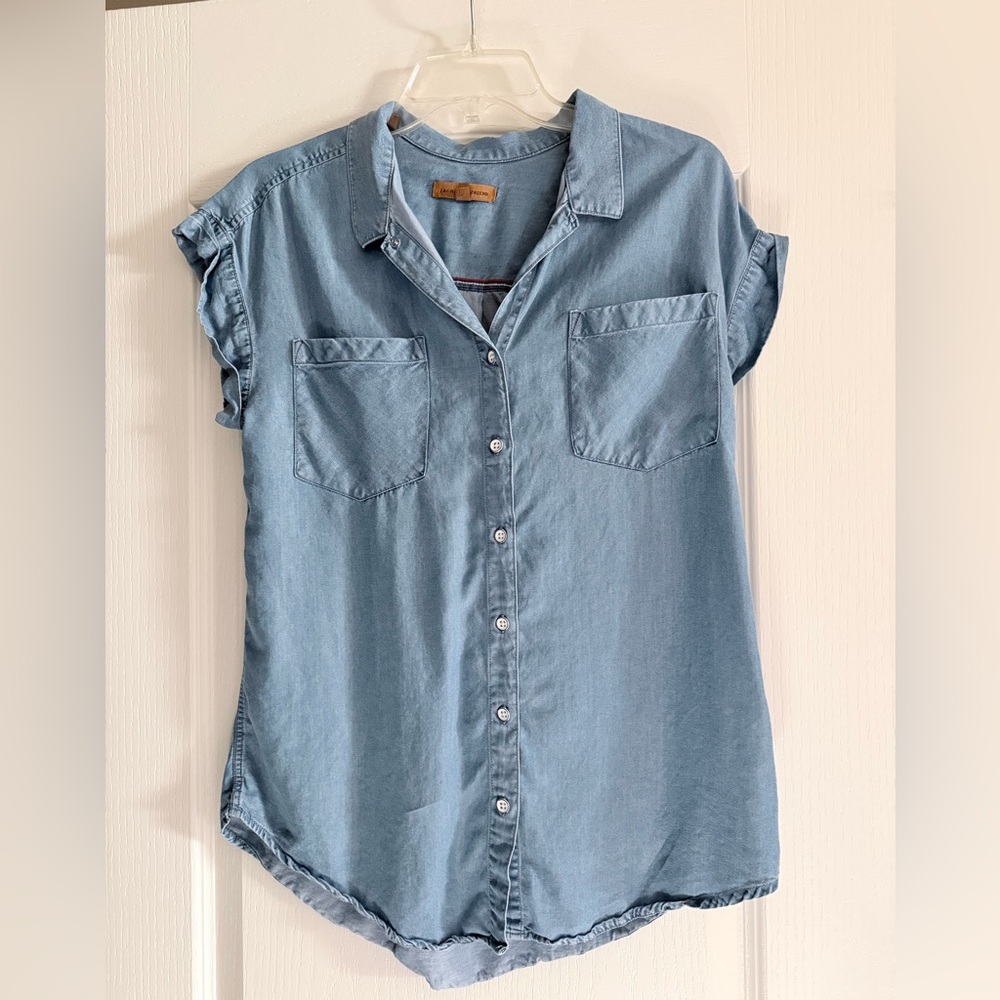 JACHS Girlfriend Light Blue Denim Button-Front Shirt